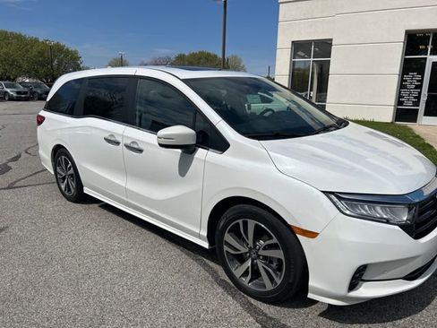 Used 2024 Honda Odyssey Touring image 2