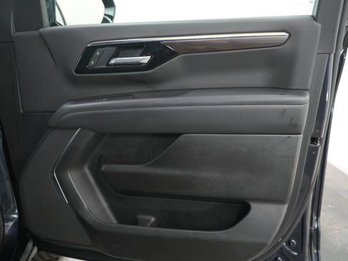 Used 2025 Chevrolet Tahoe Z71 AWD/4WD image 12