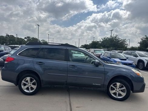 Used 2014 Subaru Outback 2.5i Limited w/ Moonroof Package AWD/4WD image 2