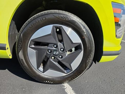 Used 2024 Hyundai Kona SEL FWD image 3