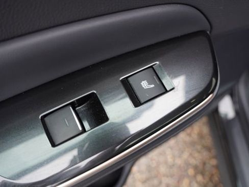 Used 2025 Toyota Crown XLE image 18