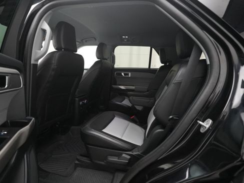 Used 2023 Ford Explorer XLT w/ Equipment Group 202A AWD/4WD image 16