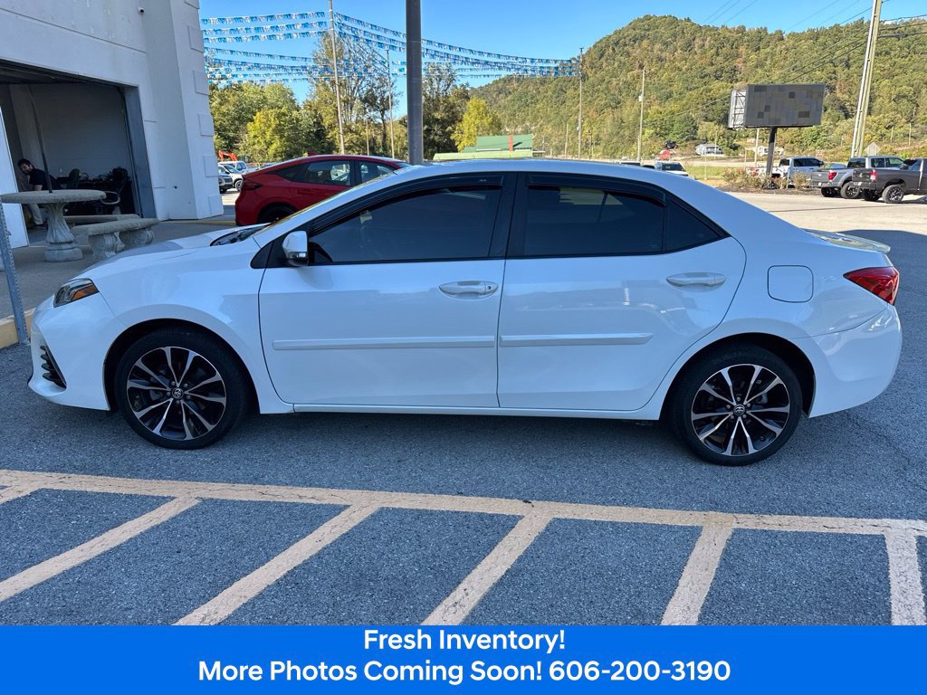Used 2018 Toyota Corolla XSE FWD image 2