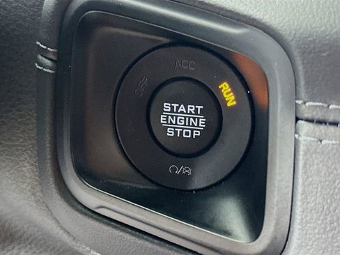 Certified 2025 Jeep Gladiator Rubicon w/ Convenience Group image 23