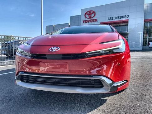 Used 2026 Toyota Prius XLE FWD image 3
