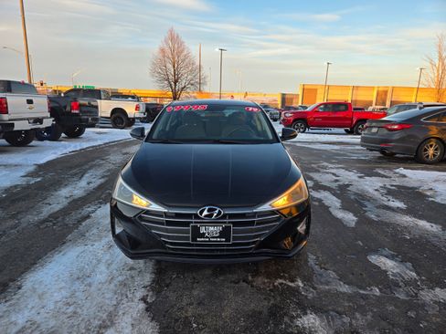 Used 2019 Hyundai Elantra SE image 2