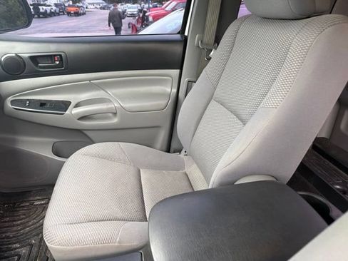 Used 2015 Toyota Tacoma 4x4 Access Cab image 14