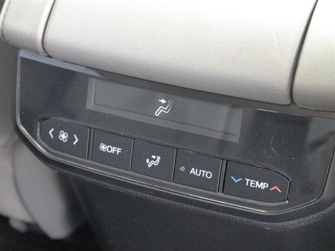 Used 2020 Toyota Highlander XLE AWD/4WD image 33