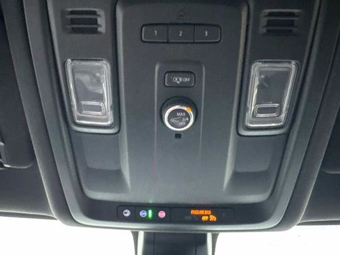 Used 2022 GMC Yukon XL SLT image 23