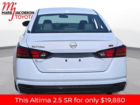 Used 2024 Nissan Altima 2.5 SR FWD image 11
