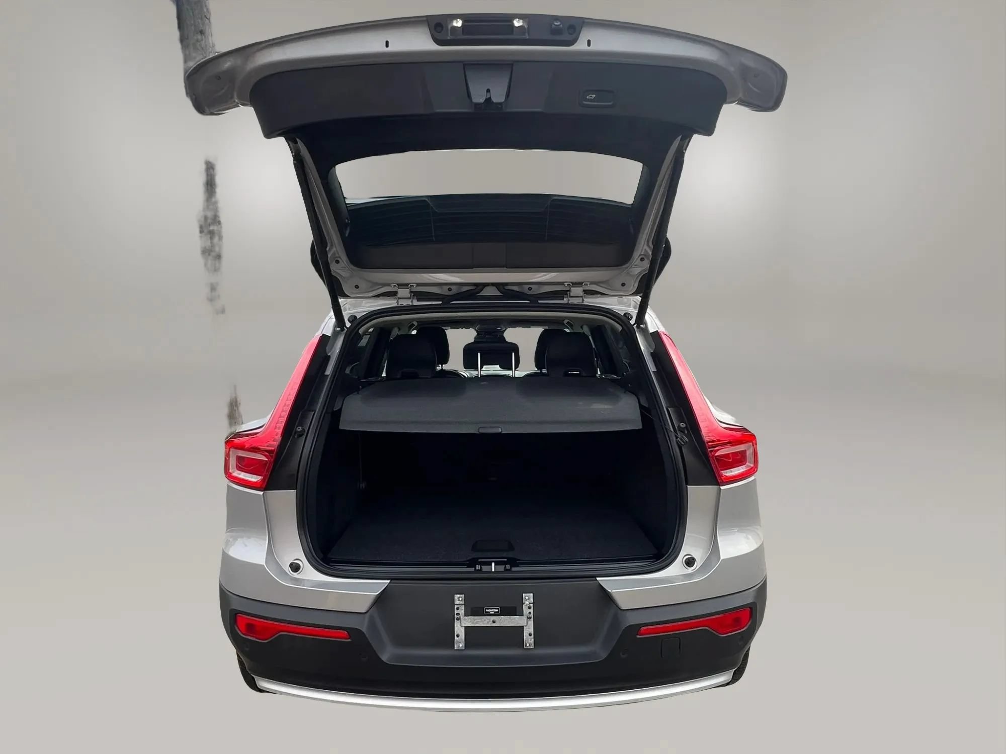 Used 2023 Volvo XC40 B4 Core FWD image 9