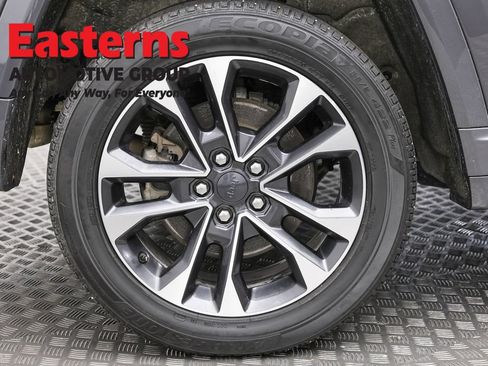 Used 2023 Jeep Grand Cherokee Overland w/ Luxury Tech Group IV AWD/4WD image 35