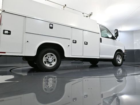 Used 2017 Chevrolet Express 3500 image 53