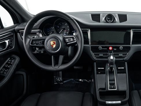 Certified 2026 Porsche Macan image 13