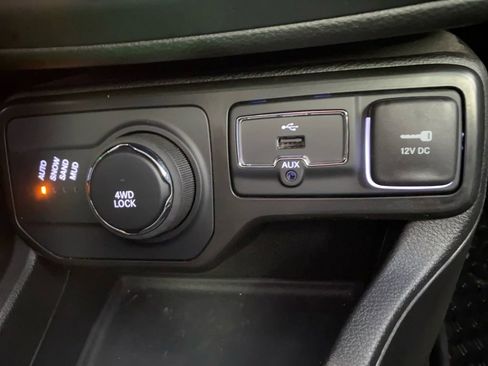 Used 2023 Jeep Renegade Latitude w/ Premium Group image 29