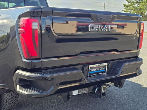 Used 2024 GMC Sierra 3500 Denali Ultimate AWD/4WD image 7