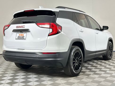Used 2022 GMC Terrain SLE w/ Driver Convenience Package FWD image 4