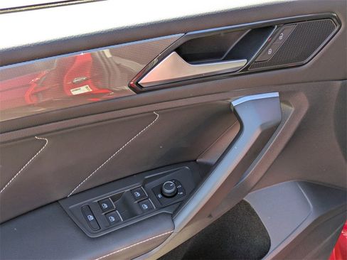 Certified 2023 Volkswagen Tiguan SE image 11