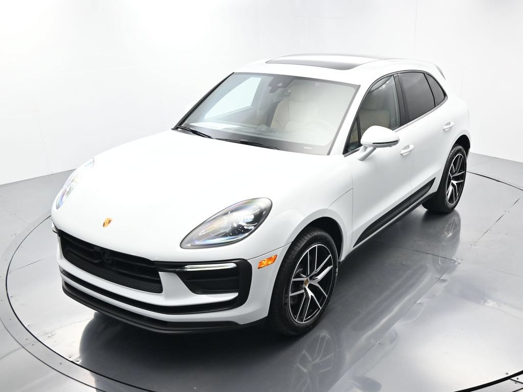 Certified 2026 Porsche Macan AWD/4WD image 32
