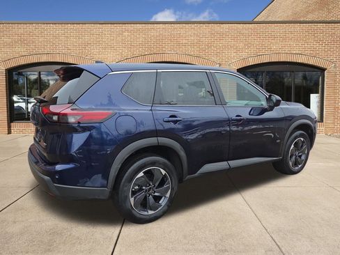 Used 2025 Nissan Rogue SV image 3