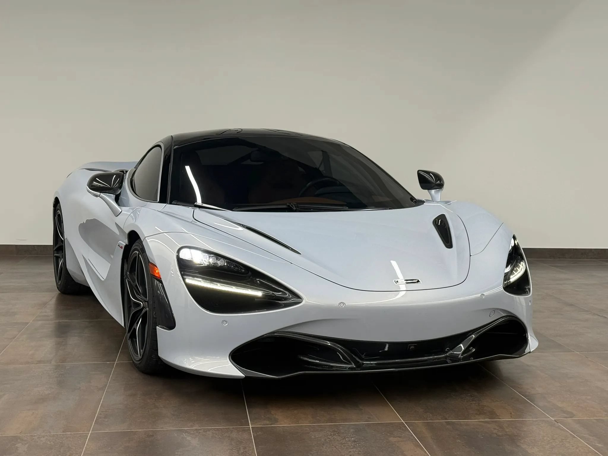 Used 2018 McLaren 720S RWD image 16