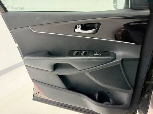 Used 2019 Kia Sorento FWD V6 image 16