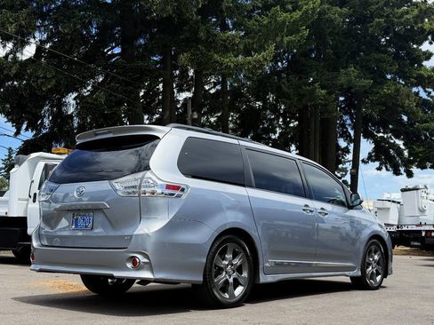 Used 2012 Toyota Sienna SE FWD image 5