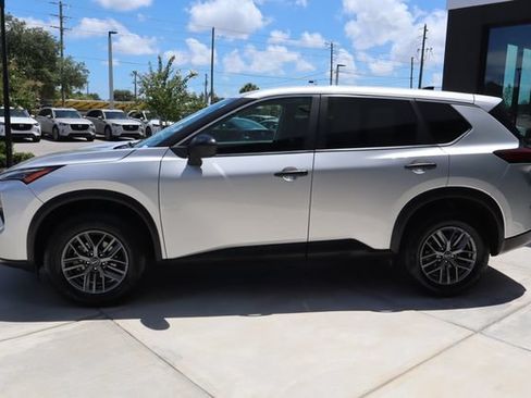 Used 2024 Nissan Rogue S FWD image 7