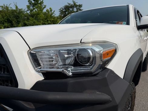 Used 2017 Toyota Tacoma TRD Off-Road w/ Tow Package (A/T) AWD/4WD image 10