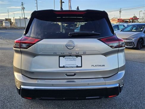Used 2025 Nissan Rogue Platinum w/ Tech Package image 10