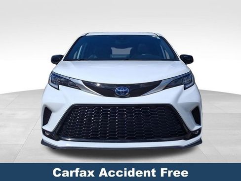 Used 2023 Toyota Sienna XSE FWD image 3