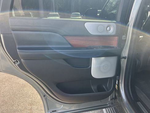 Used 2019 Lincoln Navigator Reserve image 29