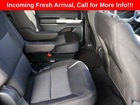 Used 2023 Ford Explorer XLT image 13