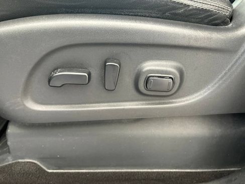 Used 2018 Nissan Titan SV w/ SV Convenience Package AWD/4WD image 42