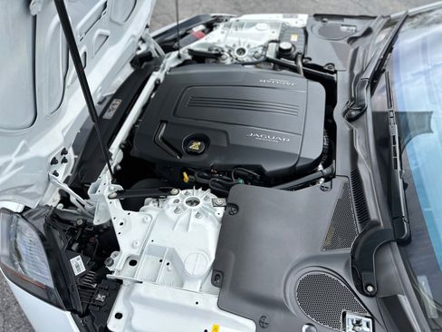 Used 2019 Jaguar F-TYPE Convertible image 37