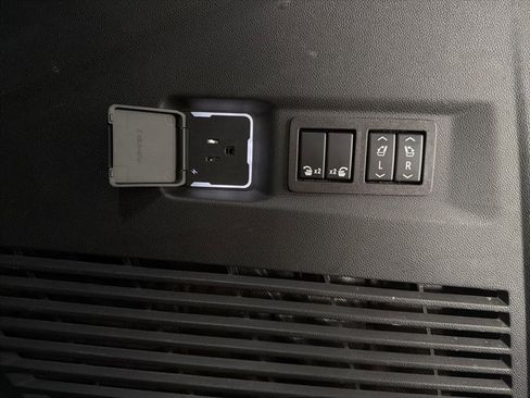 Used 2023 Chevrolet Tahoe Premier image 11