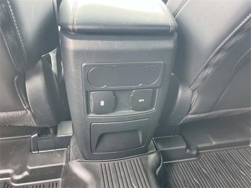 Used 2022 Ford Explorer XLT w/ Equipment Group 202A image 18