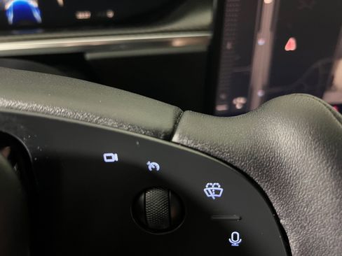 Used 2022 Tesla Model S Plaid image 25