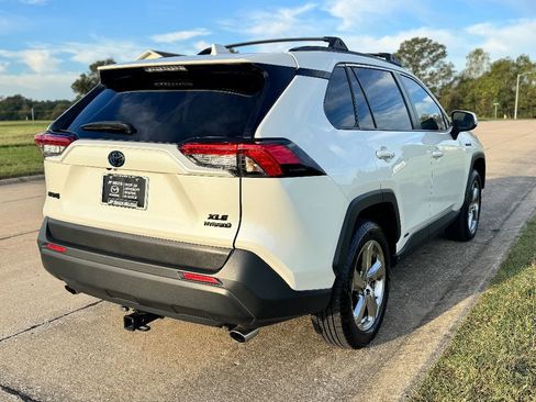 Used 2021 Toyota RAV4 XLE Premium image 8