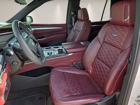 Used 2025 Cadillac Escalade Sport AWD/4WD image 17