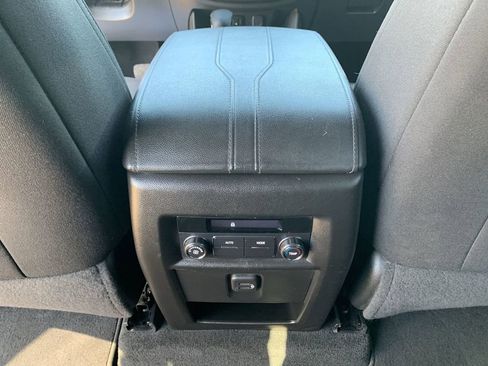 Certified 2023 Chevrolet Traverse LT FWD image 19