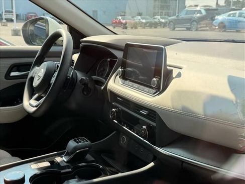 Used 2023 Nissan Rogue SV AWD/4WD image 17