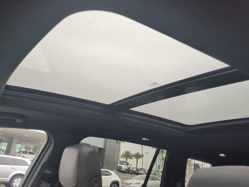 Used 2025 Cadillac XT6 Luxury image 23