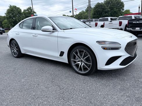 Used 2025 Genesis G70 2.5T AWD/4WD image 2
