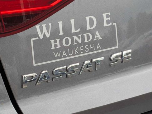 Used 2018 Volkswagen Passat 2.0T SE FWD image 12