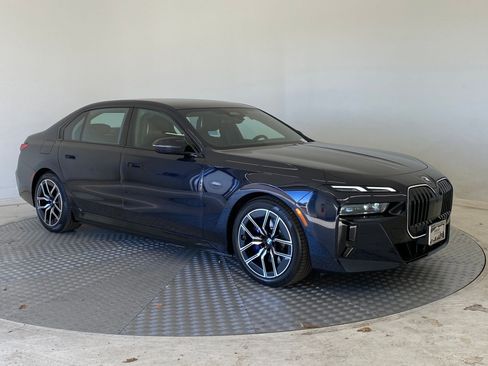 New 2026 BMW 750e xDrive w/ Premium Package image 6