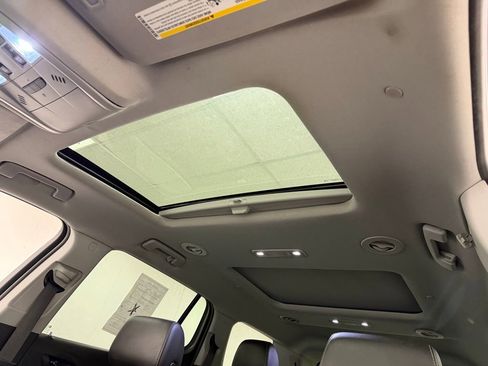 Used 2022 GMC Acadia SLT w/ Technology Package image 23