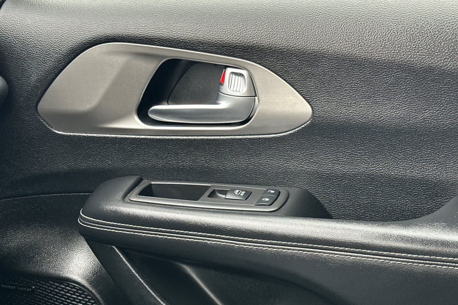 Used 2022 Chrysler Pacifica Limited w/ S Appearance Package FWD image 21