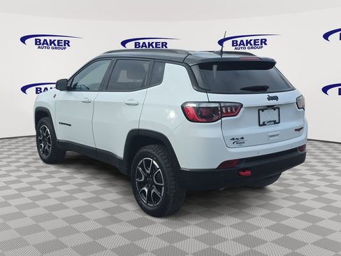 Used 2025 Jeep Compass Trailhawk image 5