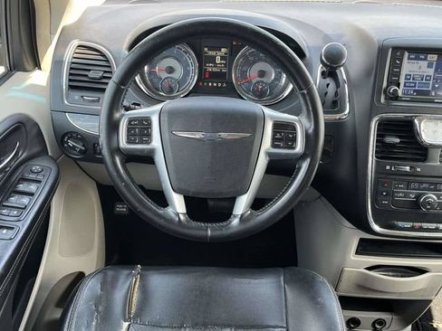 Used 2012 Chrysler Town & Country Touring w/ Entertainment Group #1 FWD image 17